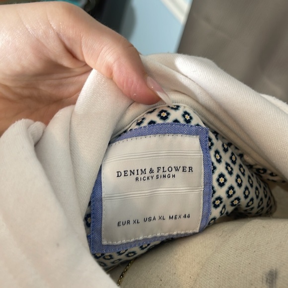 DENIM & FLOWER RICKY SINGH White Sweatshirt with Navy and Light Red Stripes - Picture 4 of 5